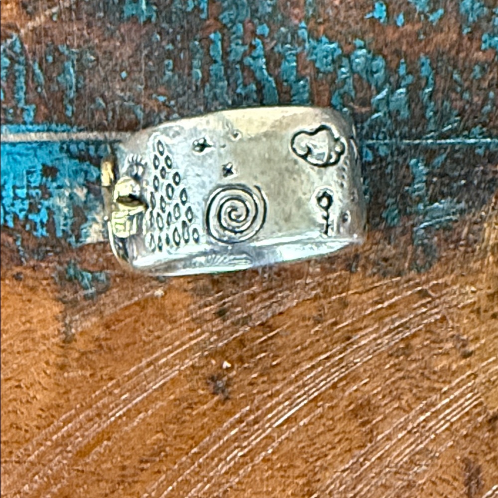 Jes MaHarry “Love Ring”. Sterling silver with 14 kt large gold heart. - Picture 3 of 6